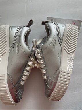 Sorel ONA Ave sneaker. Size 7 NWT.